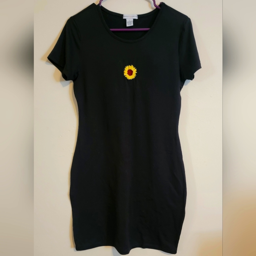 Juniors T-shirt dress with sunflower detail